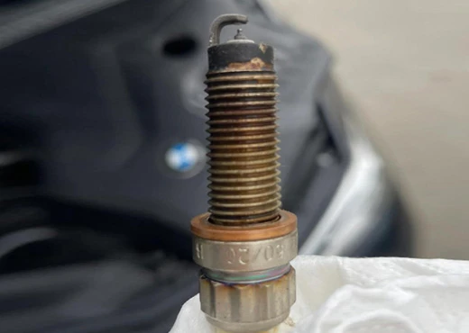 Recycling von NGK8S Iridium-Platin-Zündkerzen